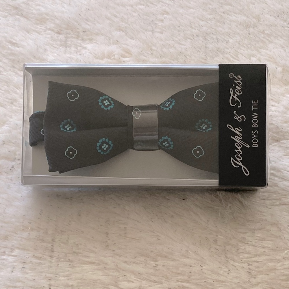 Joseph & Feiss Bow tie. NWT